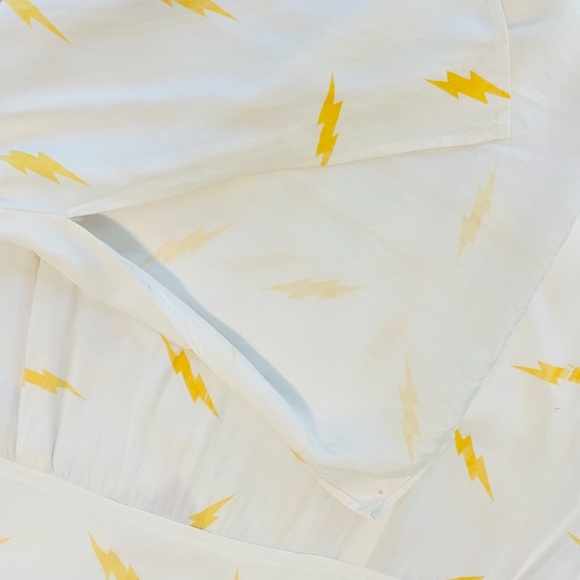 Pinot Noir Vintage woman’s shirt small lightning bolt yellow white button up - Picture 2 of 7